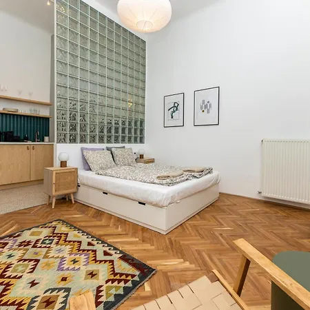 Sip 7 Fancy Near Synagogue Lejlighed